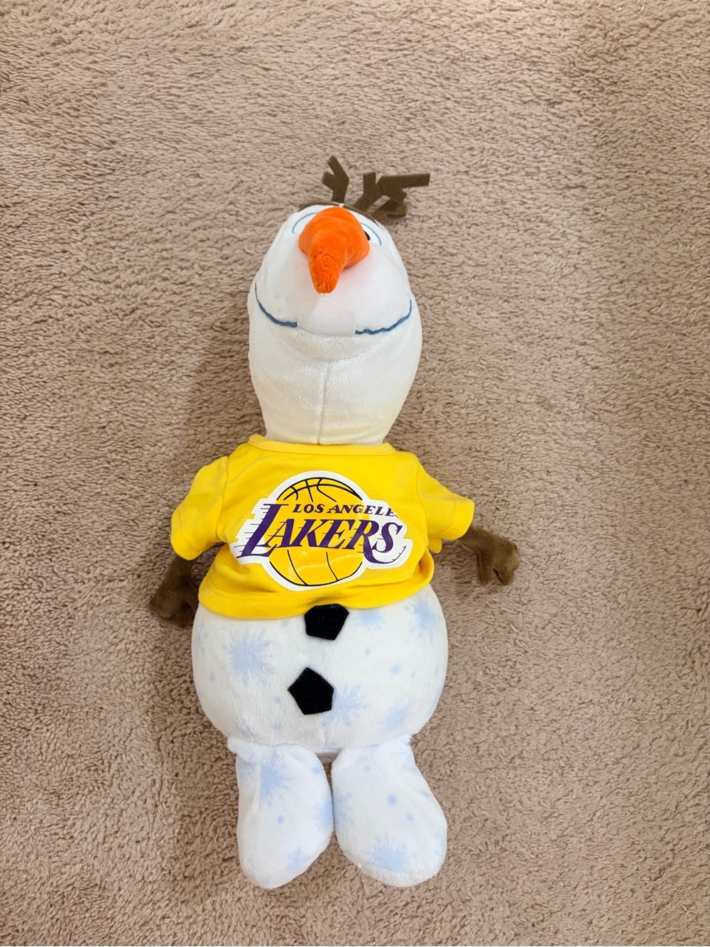 Build-A-Bear Olaf Plush in Yellow Lakers Tee